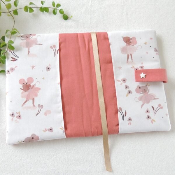 Protège carnet de santé personnalisé Odessa motif souris danseuse pêche